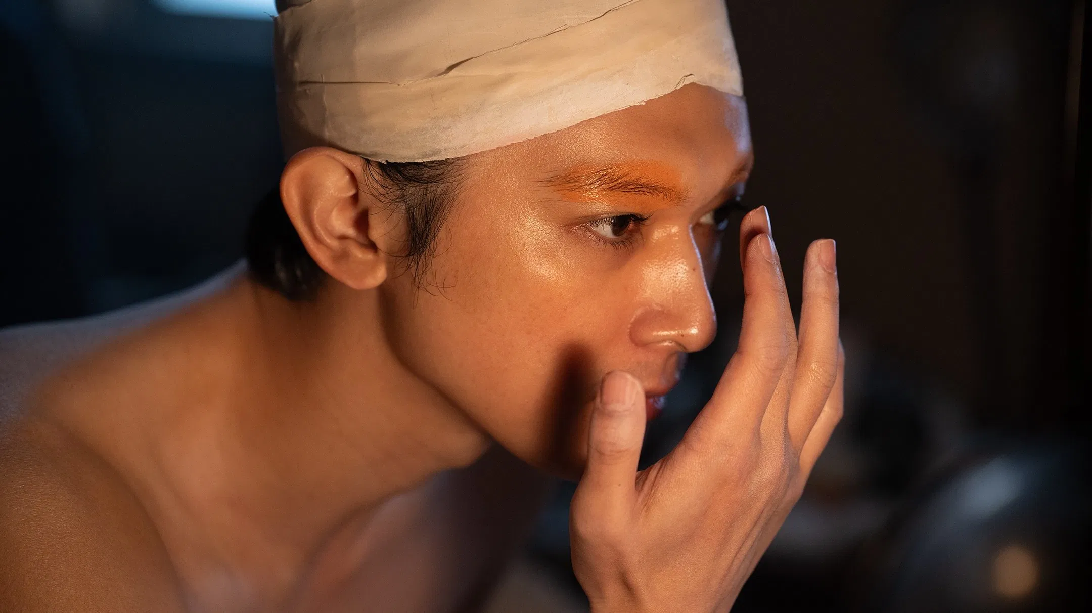 Nagasaki, 1964 – Following the death of his yakuza father, 15-year-old Kikuo is taken under the wing of a famous kabuki actor. Alongside Shunsuke, the actor’s only son, he decides to dedicate himself to this traditional form of theatre. For decades, the two young men grow and evolve together – and one will become the greatest Japanese master of the art of kabuki.